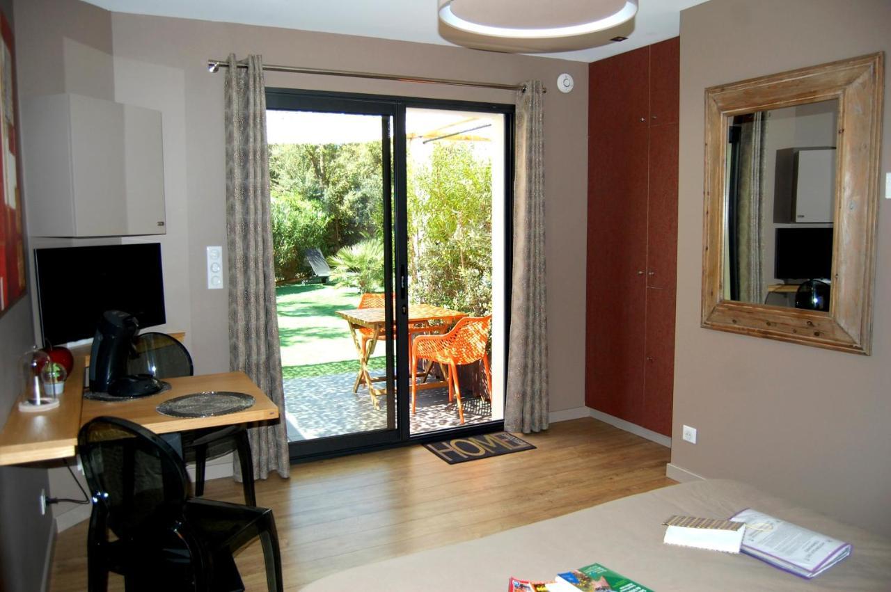 Le Clos Des Barelles Bed & Breakfast *